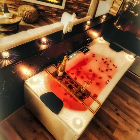 Love hotel Damelys Gourdinne